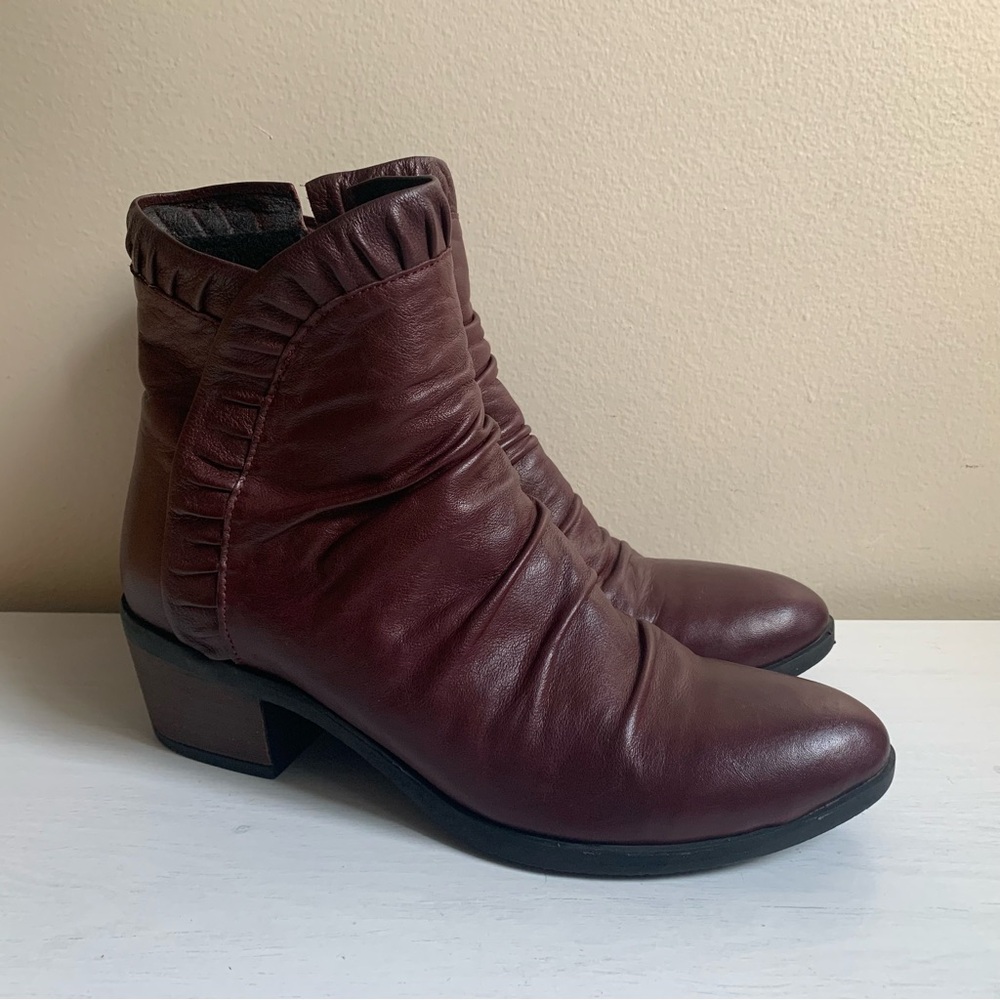 Bueno Connie Merlot Leather Ankle Boots Ruffle Detail Block Heel Sz 38 - Picture 2 of 14